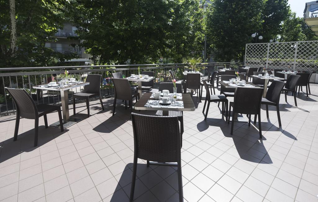 Club Meeting Hotel Rimini Exteriör bild